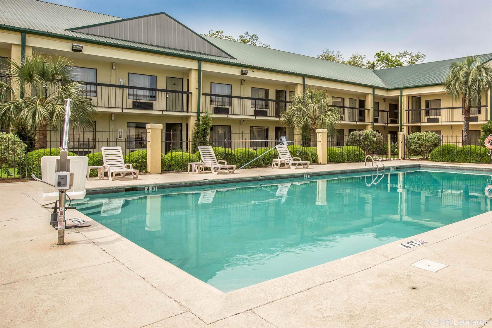 Quality Inn & Suites Near Lake Eufaula Bagian luar foto
