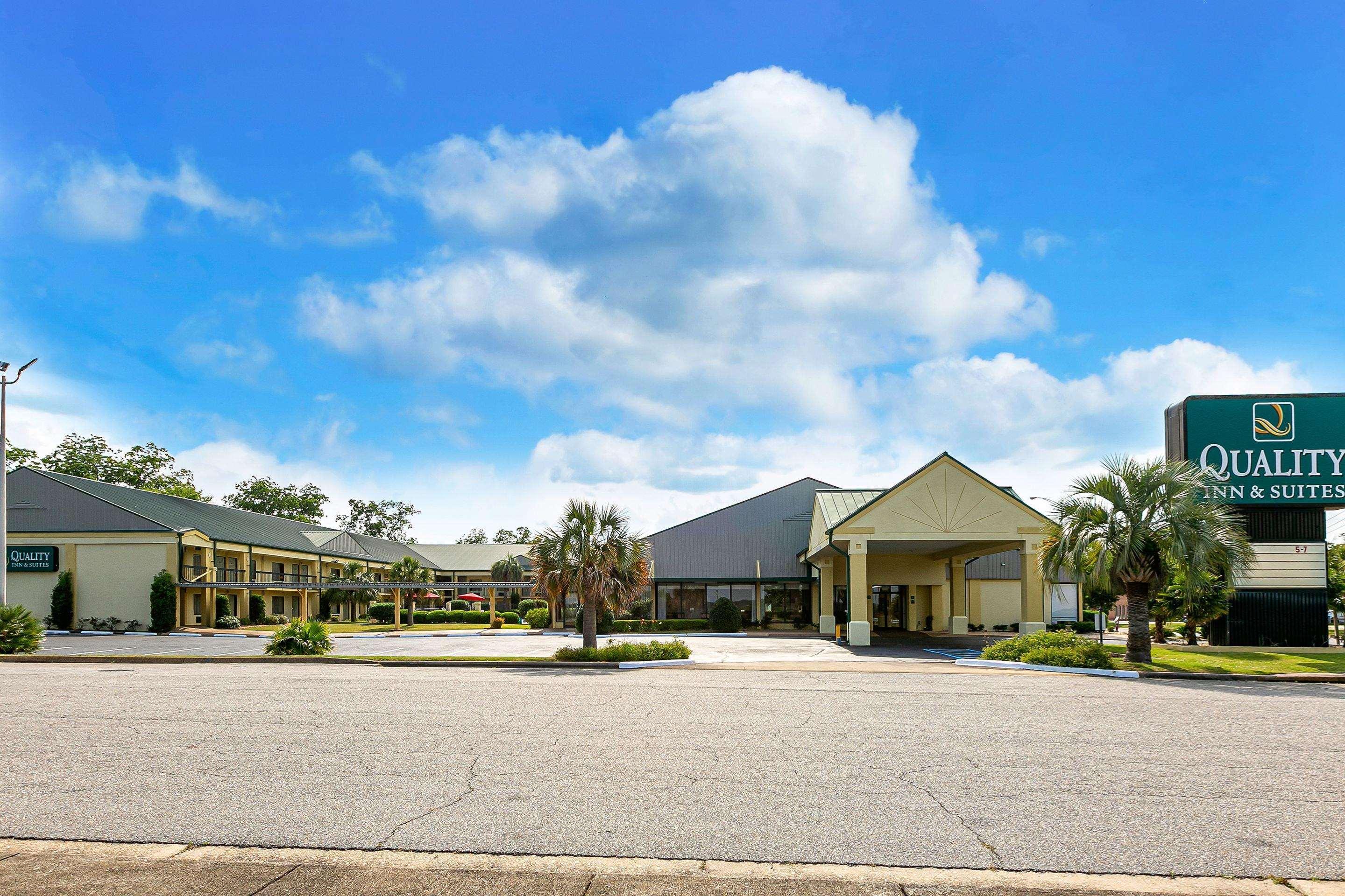 Quality Inn & Suites Near Lake Eufaula Bagian luar foto