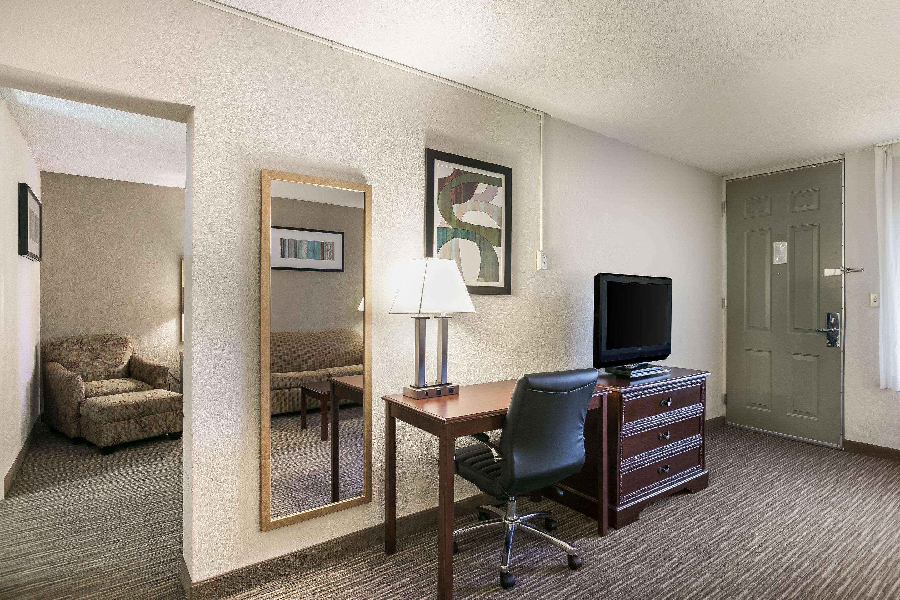 Quality Inn & Suites Near Lake Eufaula Bagian luar foto