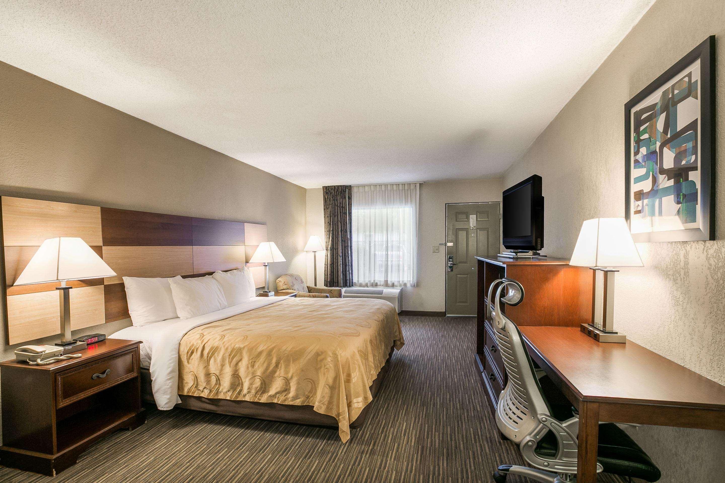 Quality Inn & Suites Near Lake Eufaula Bagian luar foto