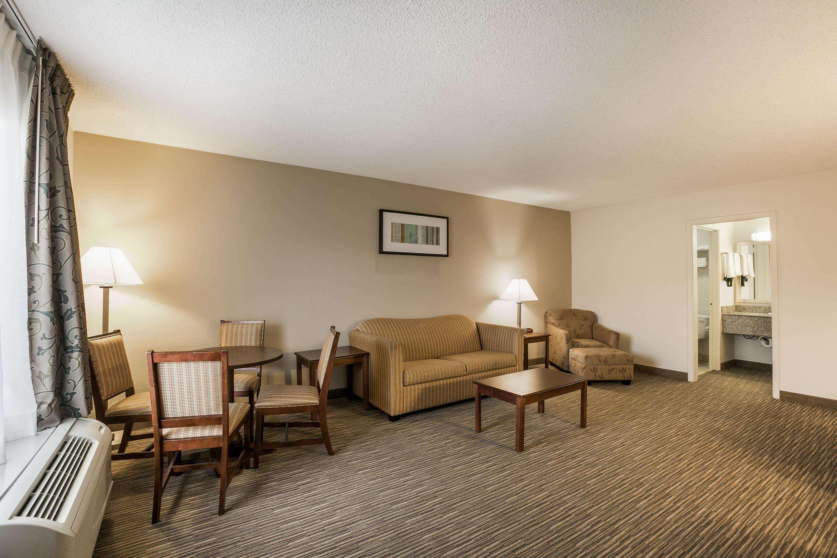 Quality Inn & Suites Near Lake Eufaula Bagian luar foto