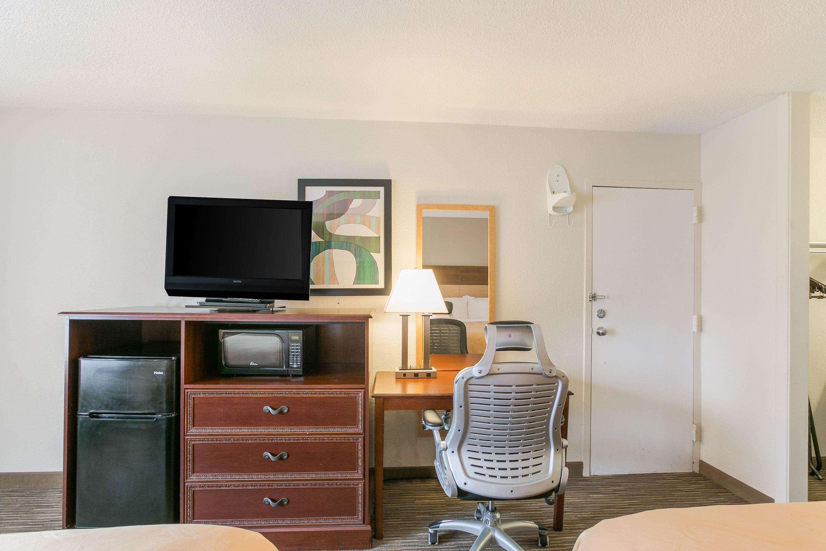 Quality Inn & Suites Near Lake Eufaula Bagian luar foto