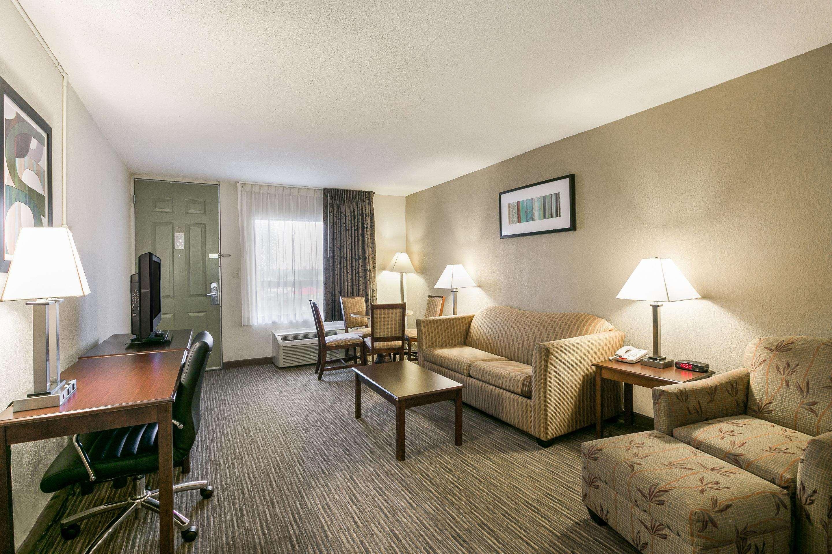 Quality Inn & Suites Near Lake Eufaula Bagian luar foto