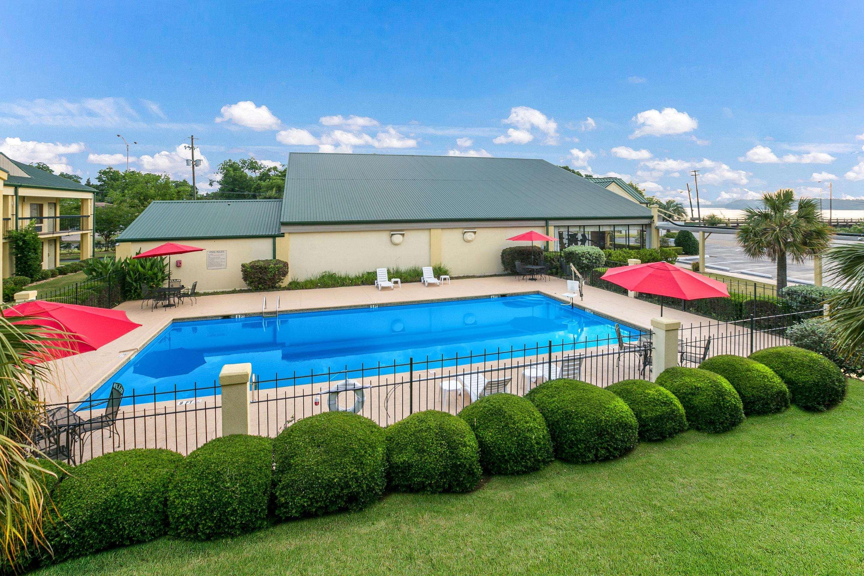 Quality Inn & Suites Near Lake Eufaula Bagian luar foto