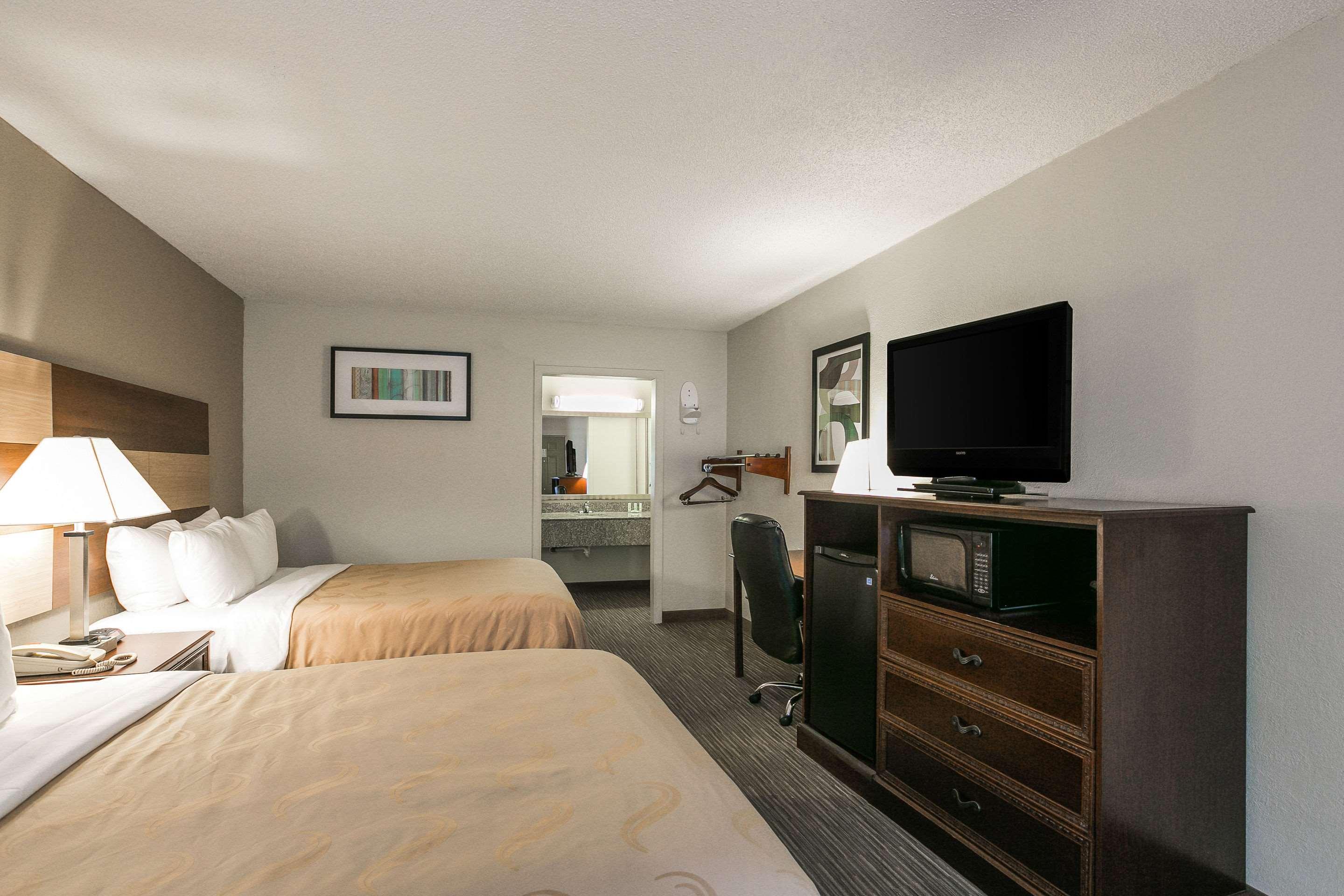 Quality Inn & Suites Near Lake Eufaula Bagian luar foto