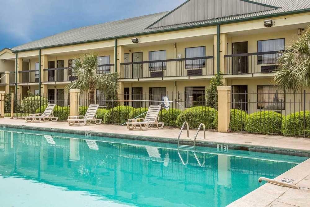 Quality Inn & Suites Near Lake Eufaula Bagian luar foto
