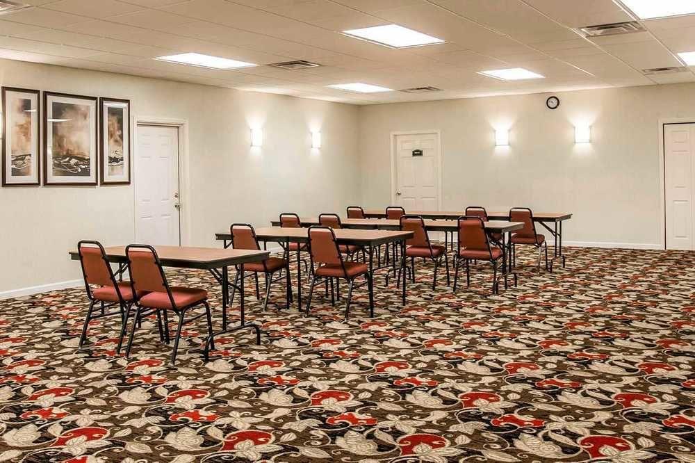 Quality Inn & Suites Near Lake Eufaula Bagian luar foto