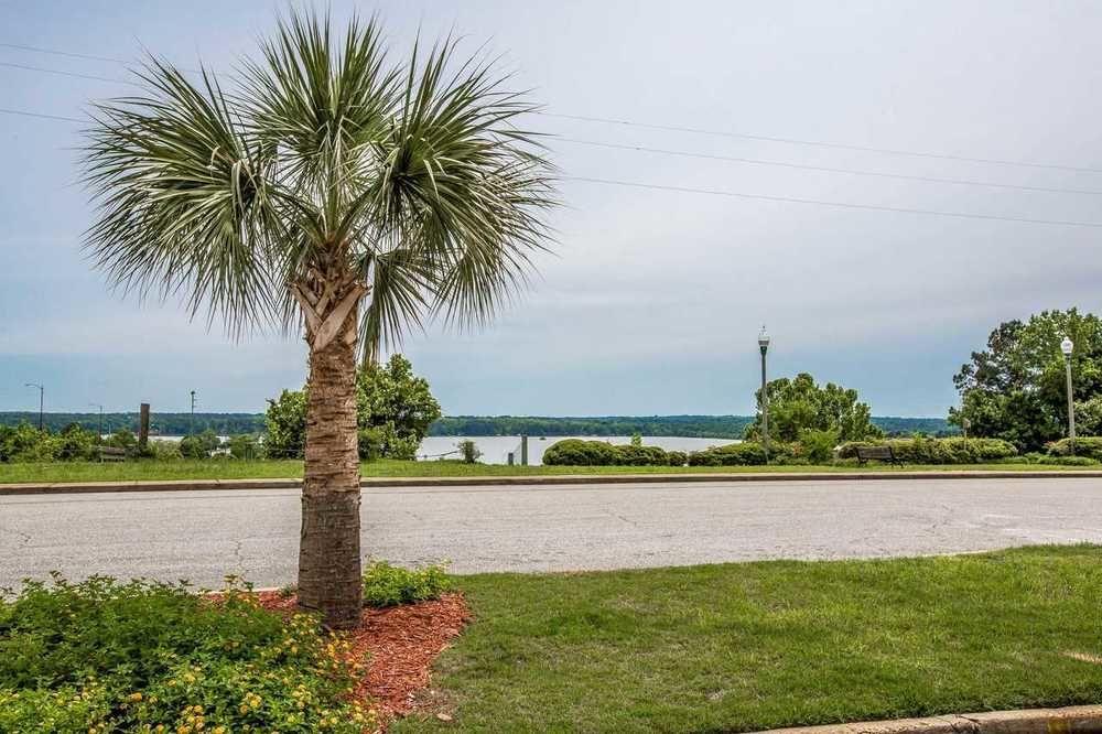 Quality Inn & Suites Near Lake Eufaula Bagian luar foto