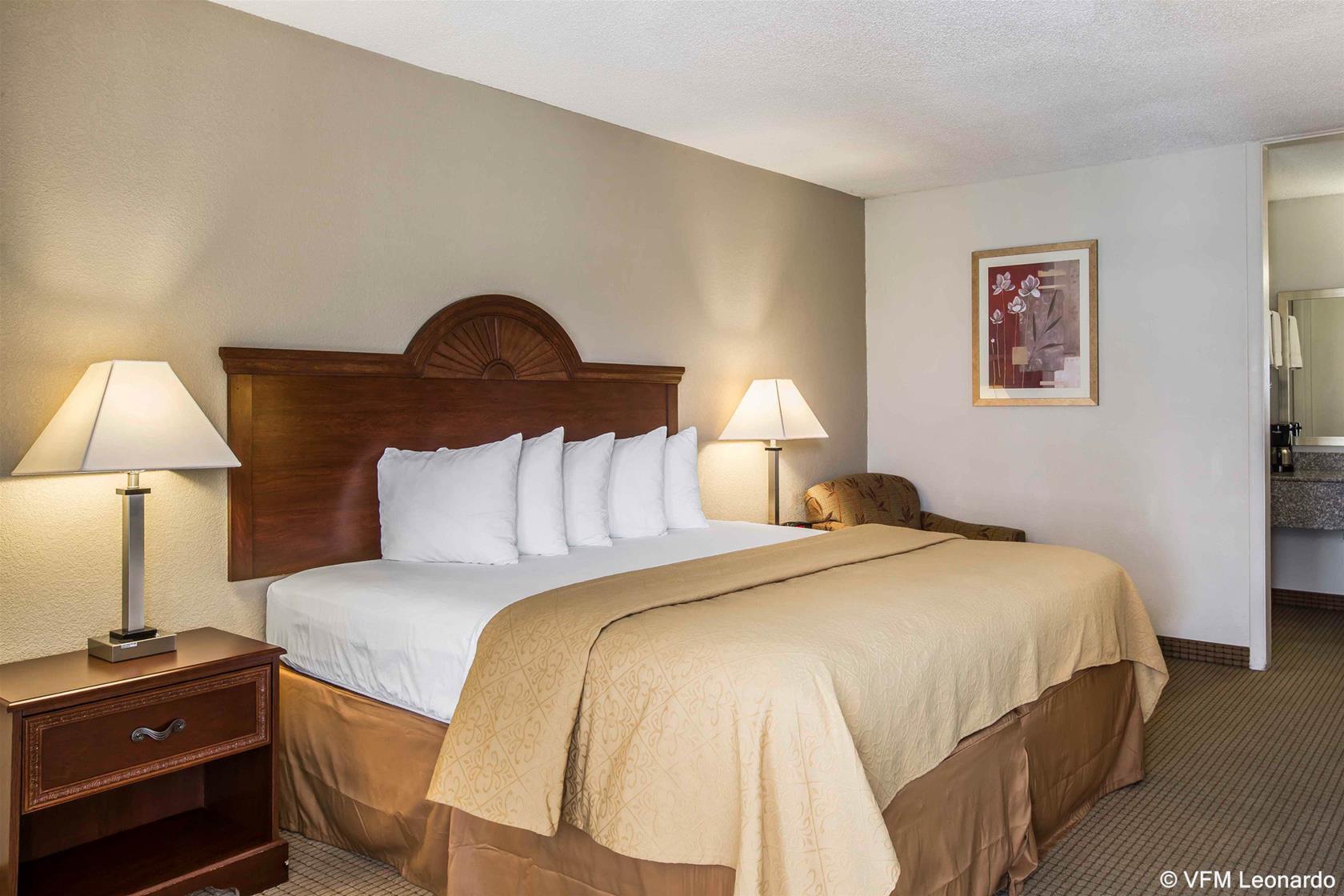 Quality Inn & Suites Near Lake Eufaula Bagian luar foto
