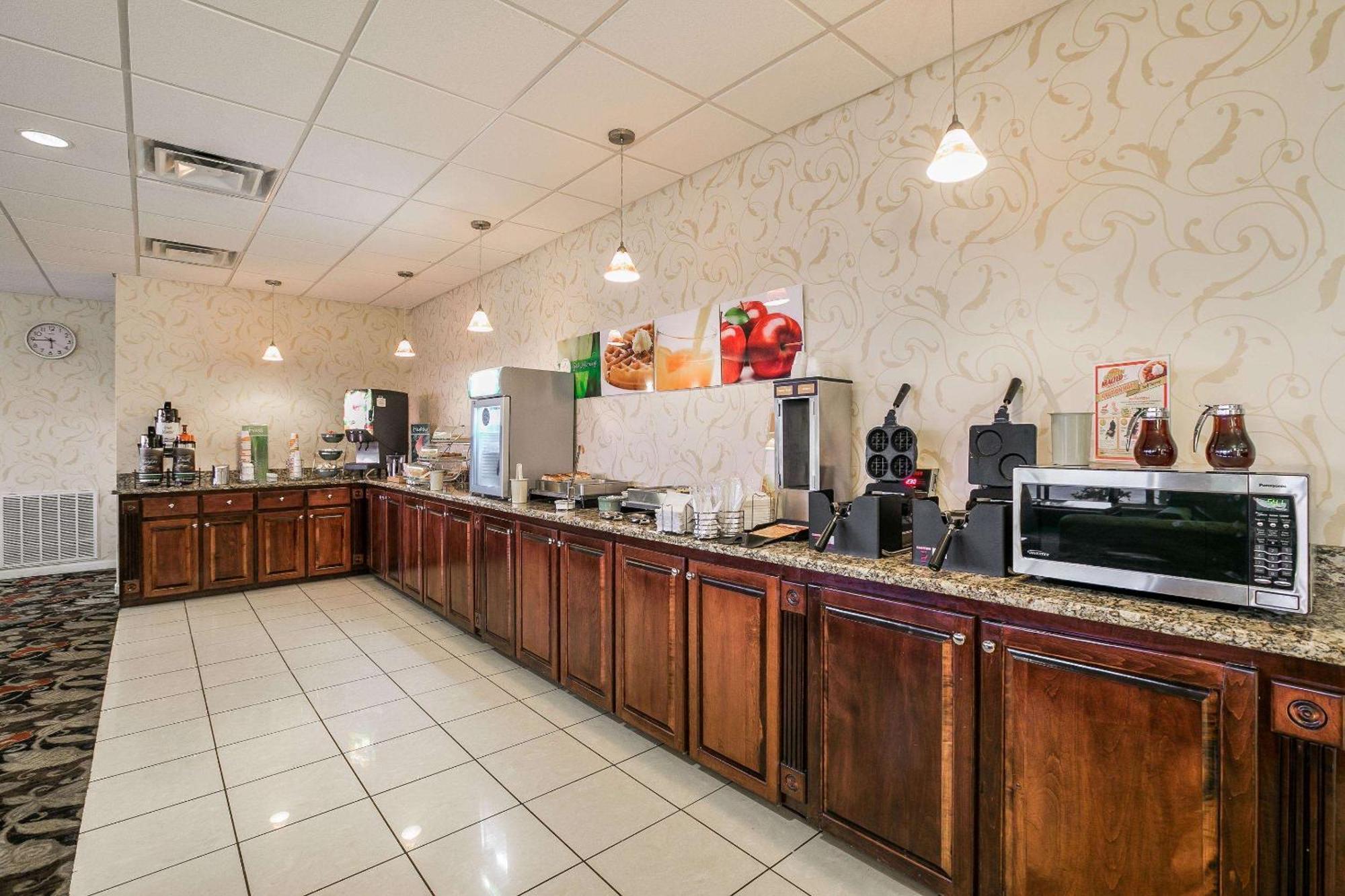 Quality Inn & Suites Near Lake Eufaula Bagian luar foto