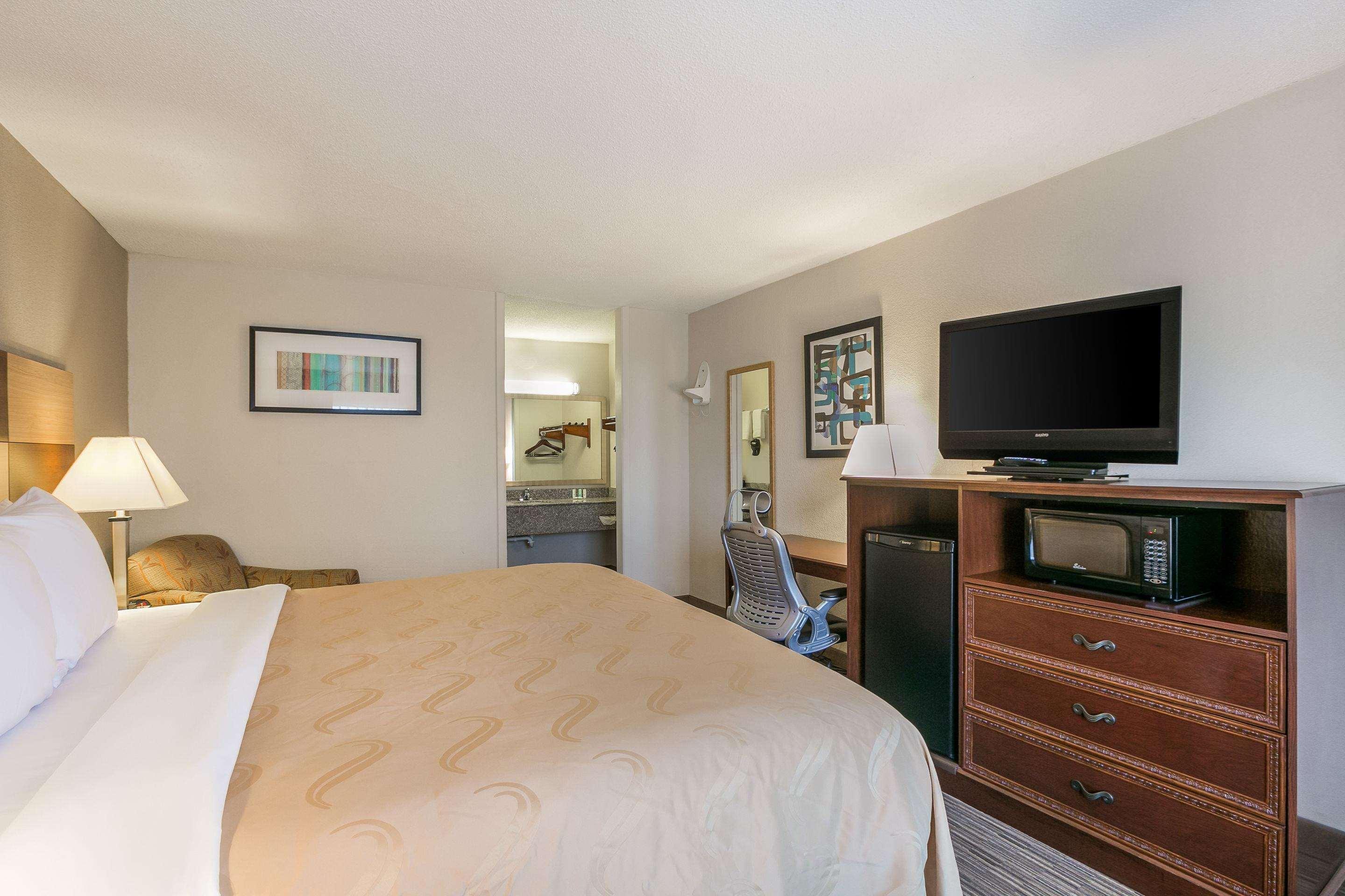 Quality Inn & Suites Near Lake Eufaula Bagian luar foto