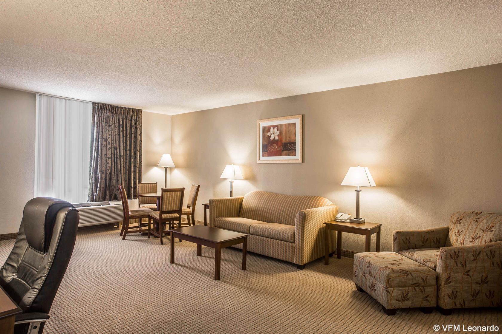 Quality Inn & Suites Near Lake Eufaula Bagian luar foto