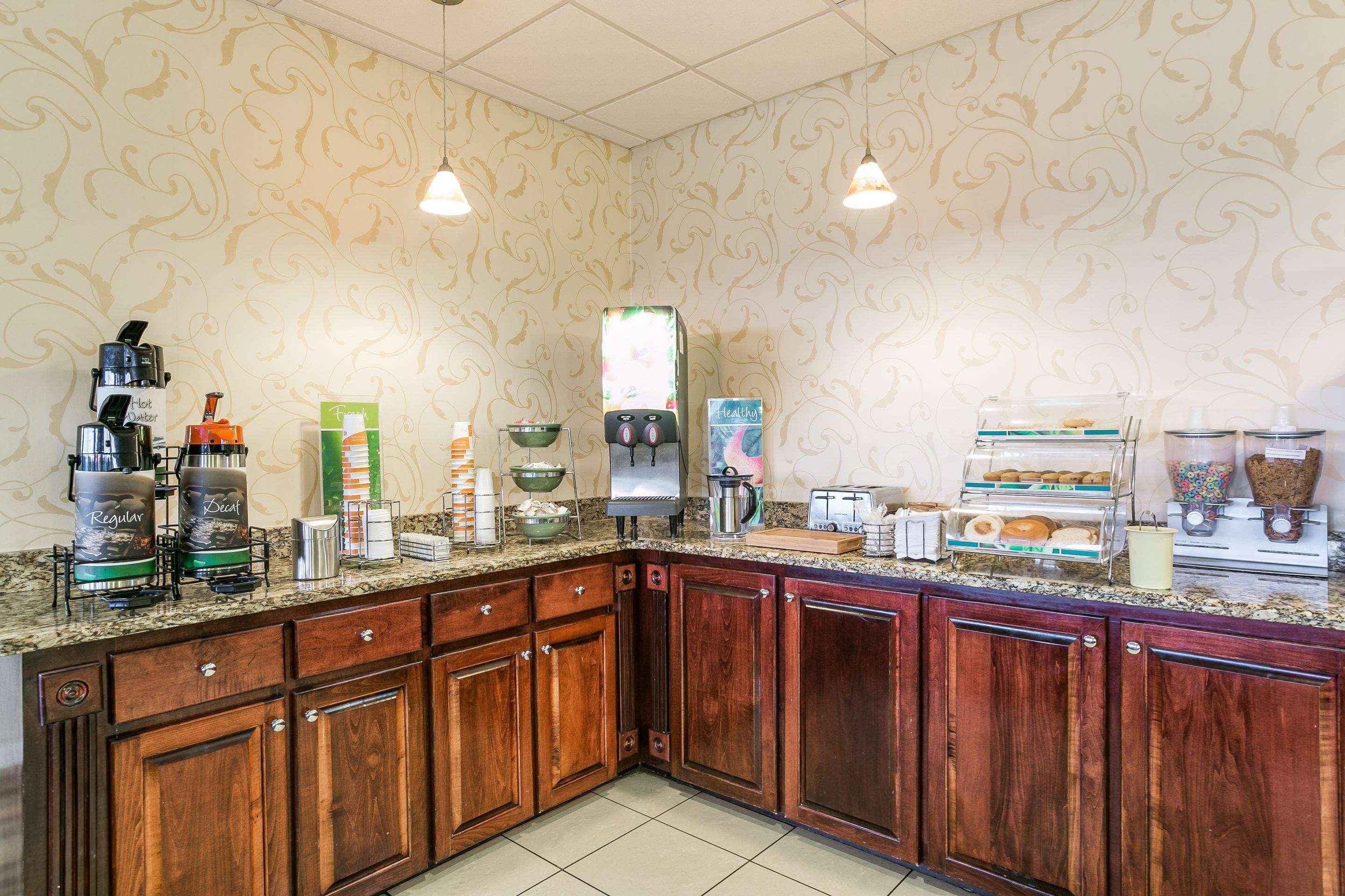 Quality Inn & Suites Near Lake Eufaula Bagian luar foto