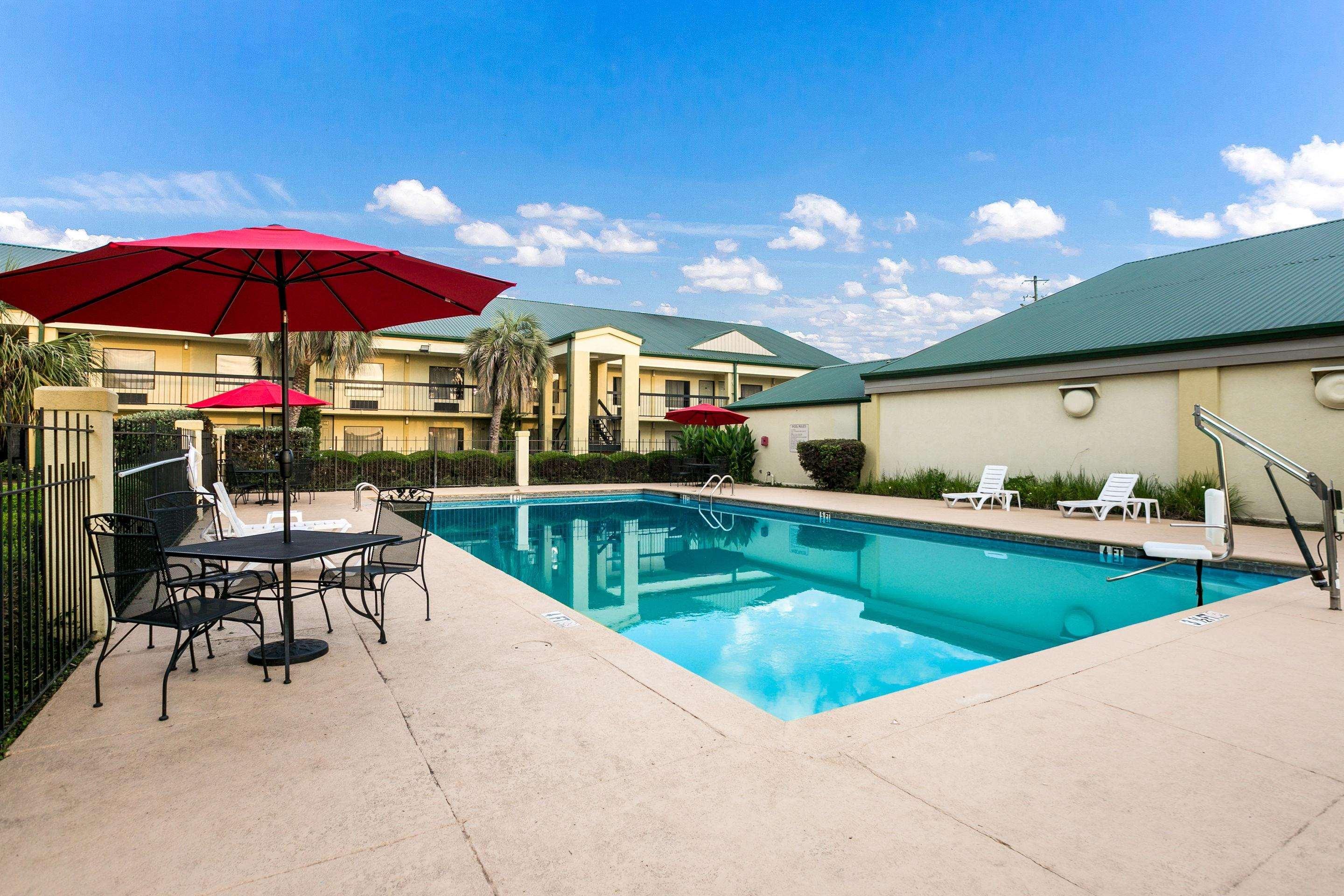 Quality Inn & Suites Near Lake Eufaula Bagian luar foto