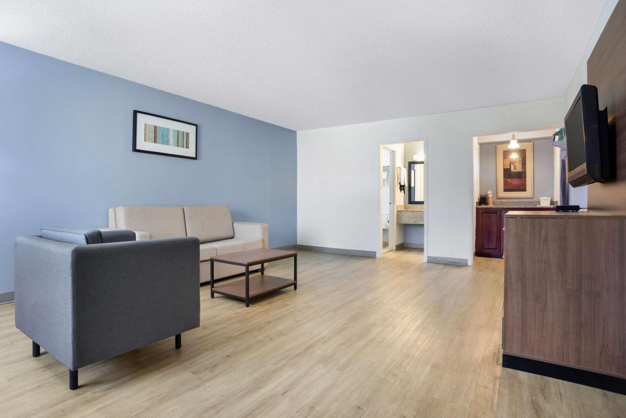 Quality Inn & Suites Near Lake Eufaula Bagian luar foto