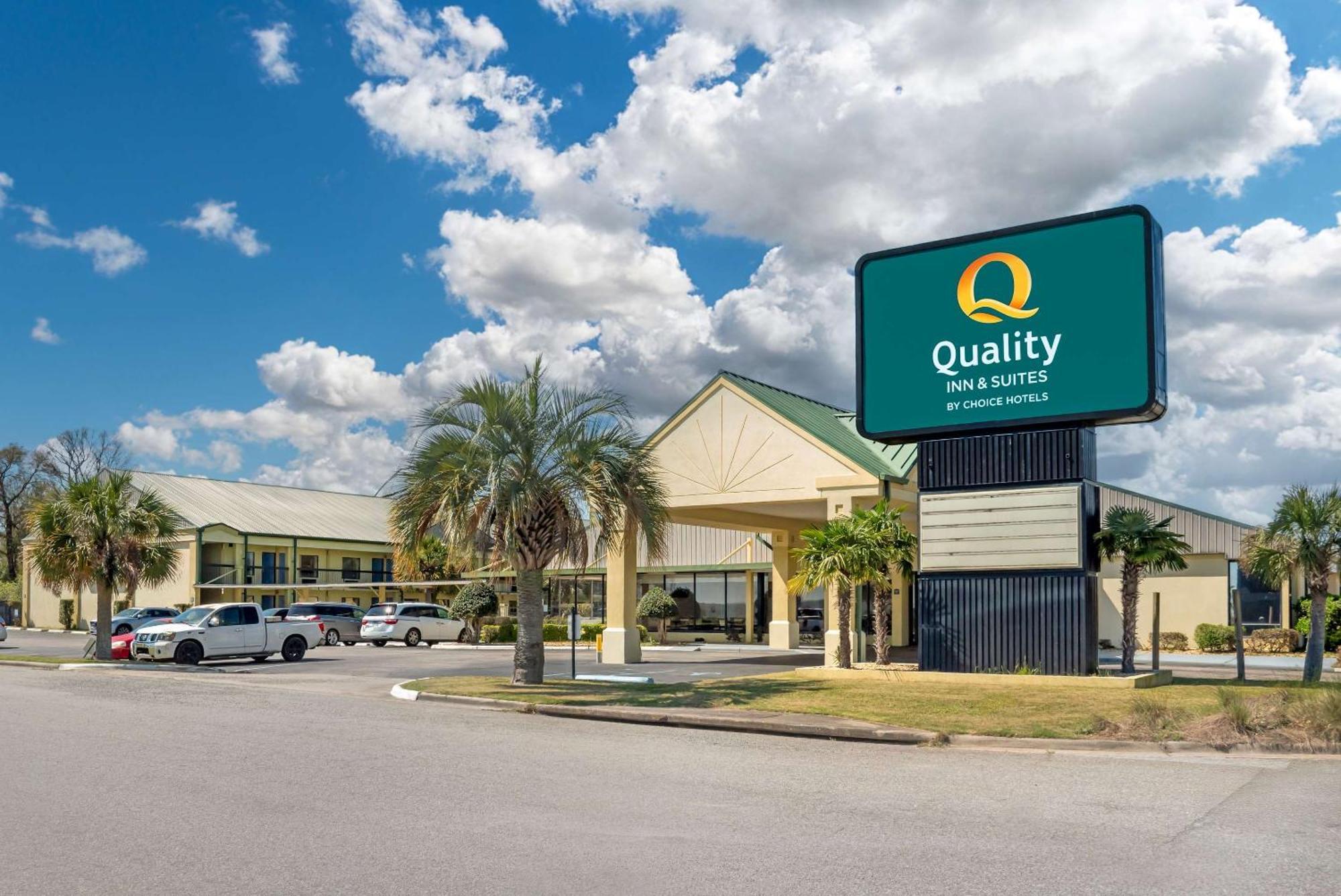 Quality Inn & Suites Near Lake Eufaula Bagian luar foto